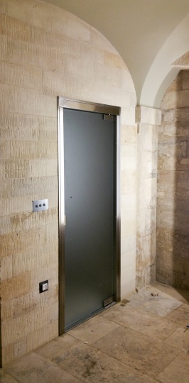 GL15 single door with obscure glass