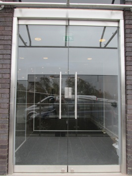 Double GL15 with lockable bottom rails and top patch deadlocks